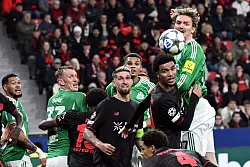 Die Werkself lieferte sich einen harten Kampf gegen Newcastle United. - © Federico Gambarini/dpa