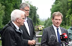 Bahnchef Lutz ringt um Fassung. - &copy; Bernd Wei&szlig;brod/dpa