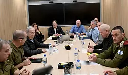 Lageberatung der israelischen F&uuml;hrung w&auml;hrend des Vergeltungsschlags gegen den Iran. - &copy; -/Israel Mod/ZUMA Press Wire/dpa