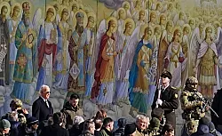US-Pr&auml;sident Joe Biden (l.) besucht zusammen mit Wolodymyr Selenskyj (r.), Pr&auml;sident der Ukraine, die Sophienkathedrale in der Haupstadt. - &copy; Kay Nietfeld/dpa