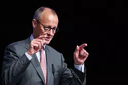 «Wir dürfen keine Anreize zur Bleibe geben, wenn kein Bleiberecht in Deutschland besteht», sagt Friedrich Merz. - © Ronny Hartmann/dpa