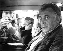 Bubi Scholz verl&auml;&szlig;t die Strafanstalt Berlin-Tegel in einem Rolls Royce. - &copy; Chris Hoffmann/dpa