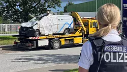 Die Bergungsarbeiten dauerten gegen Mittag an. - &copy; Andr&eacute; Klohn/dpa