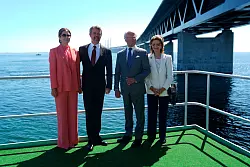 Gruppenfoto bei einem Zwischenstopp auf der Insel Peberholm. - © Liselotte Sabroe/Ritzau Scanpix Foto/AP/dpa