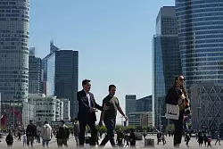 Die Sorge ist, dass sich die ausufernde Staatsverschuldung in Frankreich negativ auf die Wirtschaft auswirkt. (Archivbild) - &copy; Thibault Camus/AP/dpa