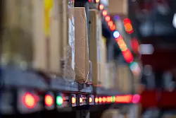 T&auml;glich werde nach Branchenangaben etwa 400.000 Pakete von Shein und Temu an deutsche Kunden verschickt. - &copy; Hendrik Schmidt/dpa