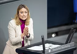 Clara Bünger möchte wissen, welche Fragebögen und Handlungsanweisungen die Bundespolizei an der Grenze nutzt, um herauszufinden, ob jemand Asyl beantragen will (Archivbild), - © Hannes P. Albert/dpa