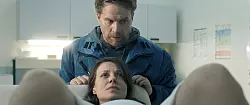 Zugleich verblüfft die zweite Regie-Arbeit von Schauspieler Janek Rieke mit mehr als krudem Witz. - © ELEMENT E/Filmwelt Verleihagentur/dpa
