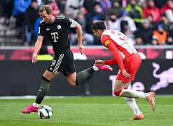 Warmlaufen f&uuml;r die Bundesliga: Harry Kane (l) in Salzburg in Aktion. - &copy; Sven Hoppe/dpa