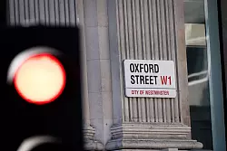 Die Oxford Street ist eine der bekanntesten Straßen des Landes. - © Aaron Chown/PA Wire/dpa