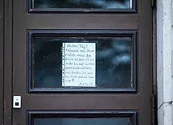 F&auml;llt in der Schule der Strom aus, endet der Unterricht meist sofort: Viele Kinder m&uuml;ssen dann nach Hause geschickt werden. - &copy; Britta Pedersen/dpa/dpa-tmn