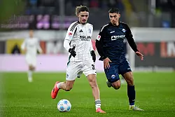 Taylan Bulut (l) zählt zu den jungen Hoffnungsträgern auf Schalke. - © David Inderlied/dpa