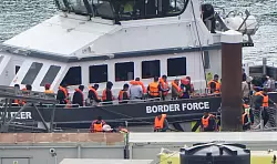 Die Bek&auml;mpfung der Migration &uuml;ber den &Auml;rmelkanal ist in Gro&szlig;britannien seit Jahren ein viel diskutiertes Thema. (Archivbild) - &copy; Gareth Fuller/PA Wire/dpa