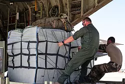 Bundeswehr setzt erneut Hilfsg&uuml;ter &uuml;ber Gaza ab - &copy; Raad Adayleh/AP/dpa