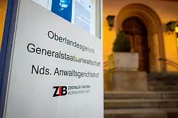 Die Ermittlungen der Generalstaatsanwaltschaft Celle und des LKA Niedersachsen richten sich gegen Beschuldigte im Alter von 32 bis 57 Jahren. (Archivbild) - &copy; Sina Schuldt/dpa