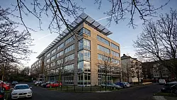 Auch in der Düsseldorfer BLB-Zentrale gab es eine Razzia - © Henning Kaiser/dpa