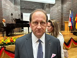 Deutschlands Botschafter in Moskau, Alexander Graf Lambsdorff, hat im Au&szlig;enministerium in Moskau eine Protestnote erhalten, weil in Rostock ein Marinequartier zur St&auml;rkung der Nato-Ostflanke er&ouml;ffnet wurde. (Archivbild) - &copy; Ulf Mauder/dpa
