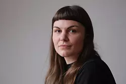 Susanne Siegert, Content Creator, informiert auf Instagram und Tiktok &uuml;ber den Holocaust. (Archivbild) - &copy; Sebastian Willnow/dpa