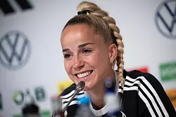 Strahlender Optimismus: Giulia Gwinn. - © Sebastian Christoph Gollnow/dpa