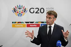 Emmanuel Macron &auml;u&szlig;erte sich zu milit&auml;rischen Sicherheitsgarantien. (Archivbild) - &copy; Thibault Camus/AP/dpa