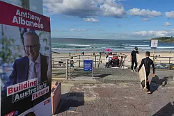 Der amtierende Premierminister Anthony Albanese lag in Umfragen vorn. - © Mark Baker/AP/dpa