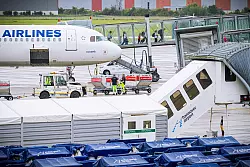 Die schwarz-rote Bundesregierung hatte das Aufnahmeprogramm für besonders gefährdete Afghaninnen und Afghanen im Mai gestoppt. - © Moritz Frankenberg/dpa