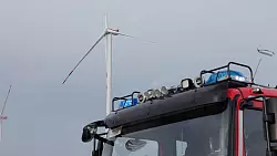 Bei Jackerath ist der Fl&uuml;gel eines Windrads abgeknickt. - &copy; Justin Brosch/dpa