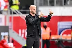 Bundesliga-Debüt geglückt: Wolfsburgs neuer Trainer Paul Simonis. - © Harry Langer/dpa