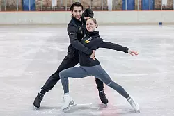 Wollen dem Druck standhalten: Minerva Hase (r) und Nikita Volodin. - &copy; Andreas Gora/dpa