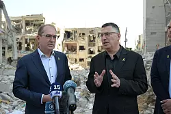 Innenminister Dobrindt stellt sich hinter die Angriffe Israels auf die iranischen Atomanlagen - © Schlomi Amsalem/Government Press Office/dpa