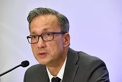 Der Täter suchte sich verzweifelte Kinder im Internet, sagte Polizeipräsident Falk Schnabel. - © Georg Wendt/dpa