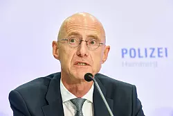 «Die Taten übersteigen menschliche Vorstellungen», sagte Generalstaatsanwalt Jörg FRöhlich. - © Georg Wendt/dpa