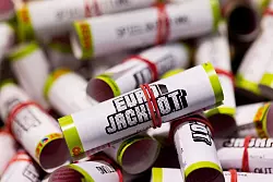 1 zu 140 Millionen: So hoch ist die Gewinnwahrscheinlichkeit auf die h&ouml;chste Gewinnklasse des Eurojackpots - da muss man schon besonders viel Gl&uuml;ck haben. - &copy; Rolf Vennenbernd/dpa/dpa-tmn