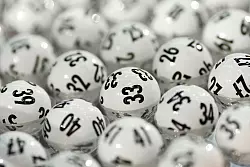 6 Richtige aus der Urne der 49: Wer noch die Superzahl richtig getippt hat, freut sich &uuml;ber den Lotto-Jackpot. - &copy; Fredrik von Erichsen/dpa/dpa-tmn