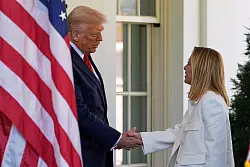 Die US-Zollpolitik war eines der Hauptthemen bei Treffen von Italiens Ministerpräsidentin Meloni und US-Präsident Trump in Washington. - © Alex Brandon/AP/dpa