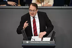 Linken-Fraktionschef Sören Pellmann stößt sich am Inhalt der Kanzler-Worte. (Archivbild) - © Katharina Kausche/dpa