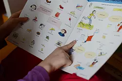 &Ccedil;a va: Nicht nur Kinder, auch Erwachsene k&ouml;nnen Familiensprachen in Wort und Schrift lernen. - &copy; Jens Kalaene/dpa-Zentralbild/dpa-tmn