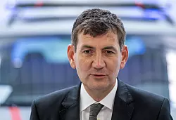 VW-Personalvorstand Kilian meldet Fortschritte beim Personalabbau. (Archivfoto) - © Hendrik Schmidt/dpa