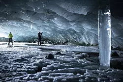 Das Eisvolumen der Schweizer Gletscher hat sich seit 1950 halbiert. (Archivbild) - &copy; Gian Ehrenzeller/KEYSTONE/dpa