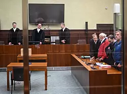 Der Vorsitzende Richter Gregor Herb schlug zu Beginn nach Verlesung der Anklage eine sogenannte Verständigung zwischen den Prozessbeteiligten vor. - © Soeren Stache/dpa