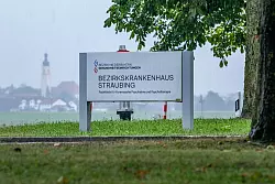 Vier M&auml;nner sind am Samstagabend im niederbayerischen Straubing aus einer geschlossenen Klinik entflohen. - &copy; Armin Weigel/dpa