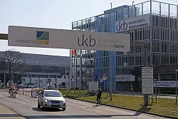 Am Dienstag beginnt ein zweit&auml;giger Warnstreik an mehreren Unikliniken in NRW. Darunter ist die Uniklinik Bonn. (Archivbild) - &copy; Oliver Berg/dpa