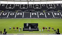 Gedenkfeier für Eintracht-Idol Hölzenbein. - © Martin Ohnesorge/Eintracht Frankfurt Medien /dpa