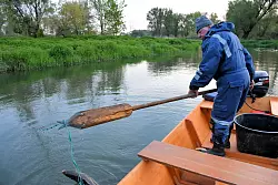 Früh am Morgen gehört der Fluss dem letzten Berufsfischer der Gegend. - © Karin Willen/dpa-tmn