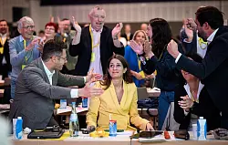 Freude &uuml;ber die Wahl von Susanne Seehofer ins FDP-Pr&auml;sidium. - &copy; Bernd von Jutrczenka/dpa