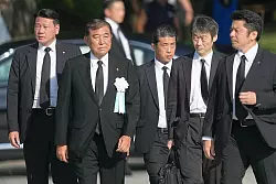 Japans Premier Ishiba bekr&auml;ftigt die Prinzipien, wonach Japan weder Atomwaffen produziert noch besitzt oder auf eigenem Boden erlaubt. - &copy; Louise Delmotte/AP/dpa