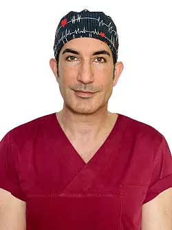 Afschin Fatemi ist Dermatologe in D&uuml;sseldorf. - &copy; -/S-Thetic/dpa-tmn