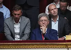 Die Linkspartei fordert nach dem Sturz von Bayrous Regierung auch den R&uuml;cktritt von Pr&auml;sident Emmanuel Macron. - &copy; Christophe Ena/AP/dpa