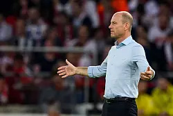 Muss beim FC Augsburg gehen: Trainer Jess Thorup. - © Tom Weller/dpa