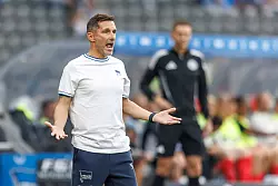 Kein Geschenk am Geburtstag für Herthas Coach Stefan Leitl. - © Andreas Gora/dpa